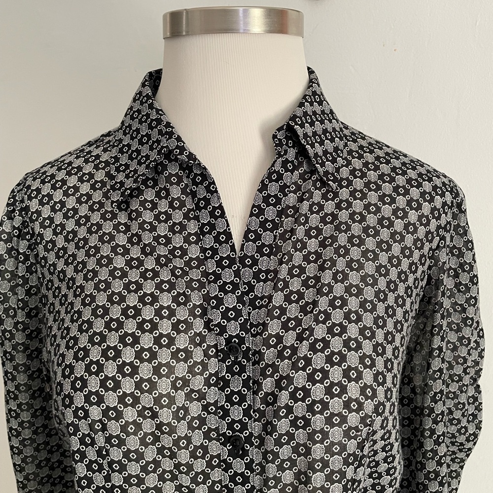 Foxcroft Black and White Patterned Women’s Shirt